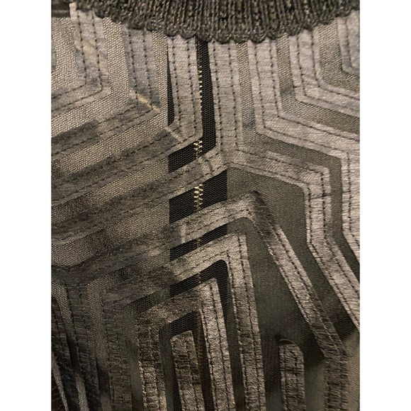 Classy black zip up blouse - Medium size - Picture 3 of 7